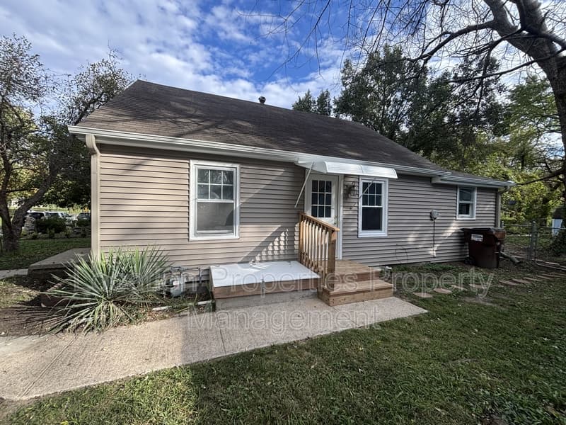 Lawrence House: 1338 Brook Street