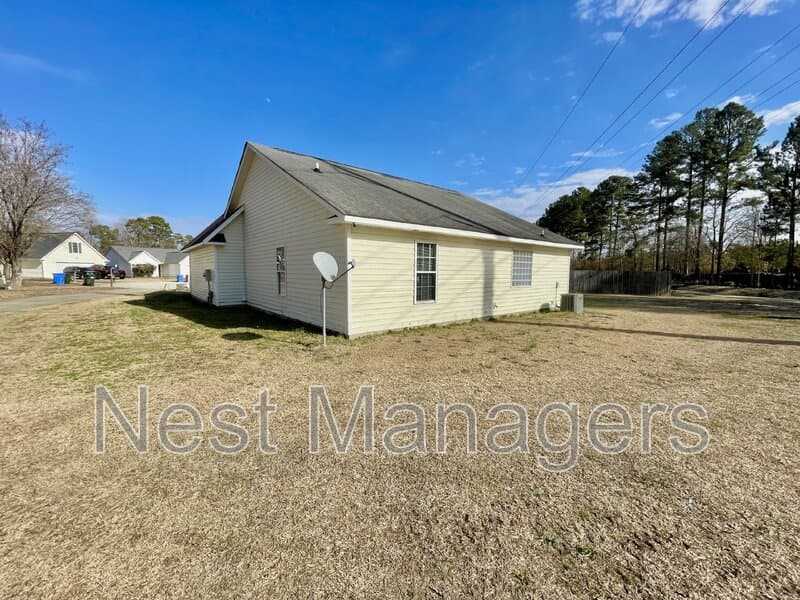 Fayetteville House: 804 Nighthawk Place