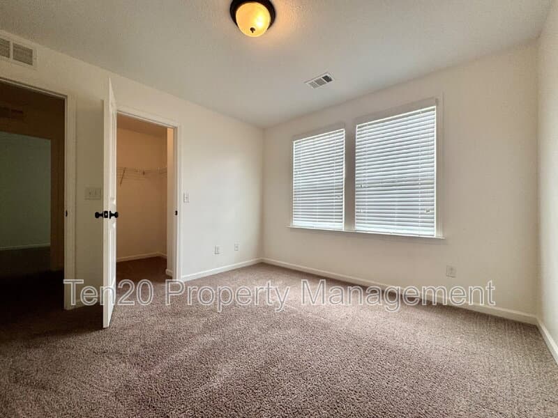 Columbus House: 5037 Lexington Lane