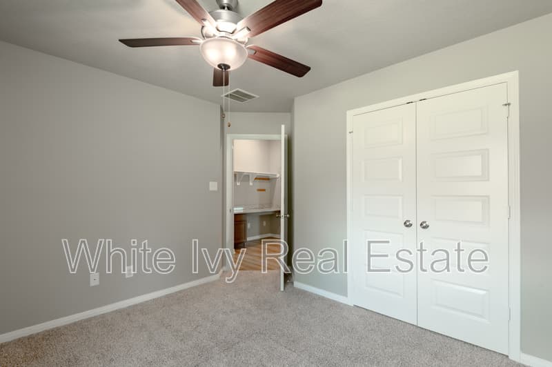 Huntsville House: 3722 Sage Ln