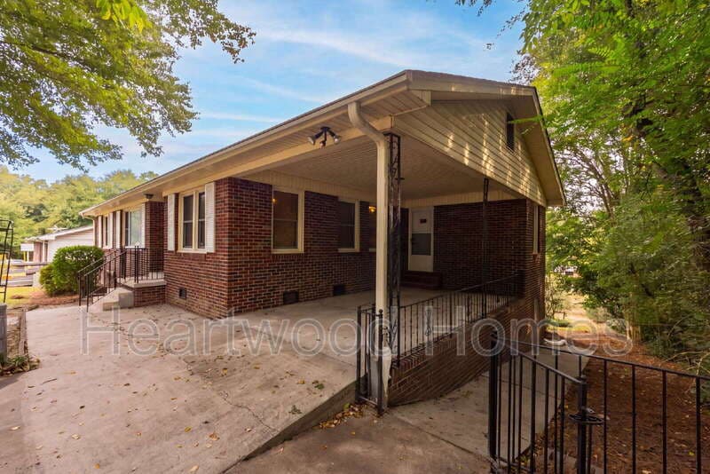 Columbia Condo: 1911 Cermack St