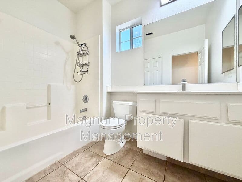 Riverside House: 11324 Riverleaf Dr
