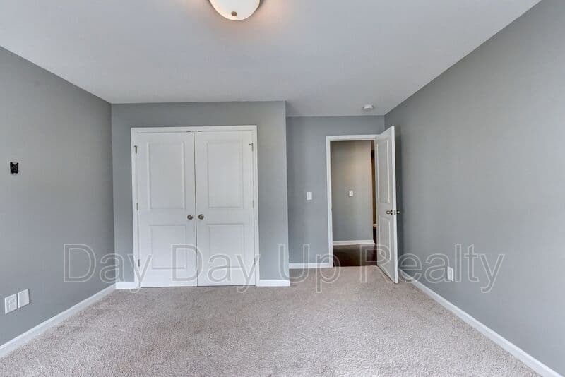Suwanee House: 5605 Bright Cross Way