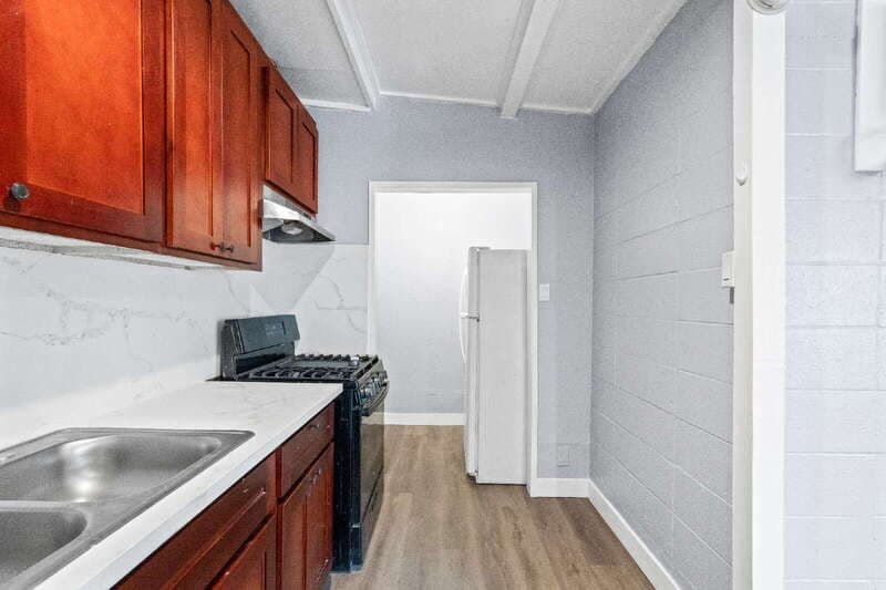Sacramento House: 1516B McAllister Avenue