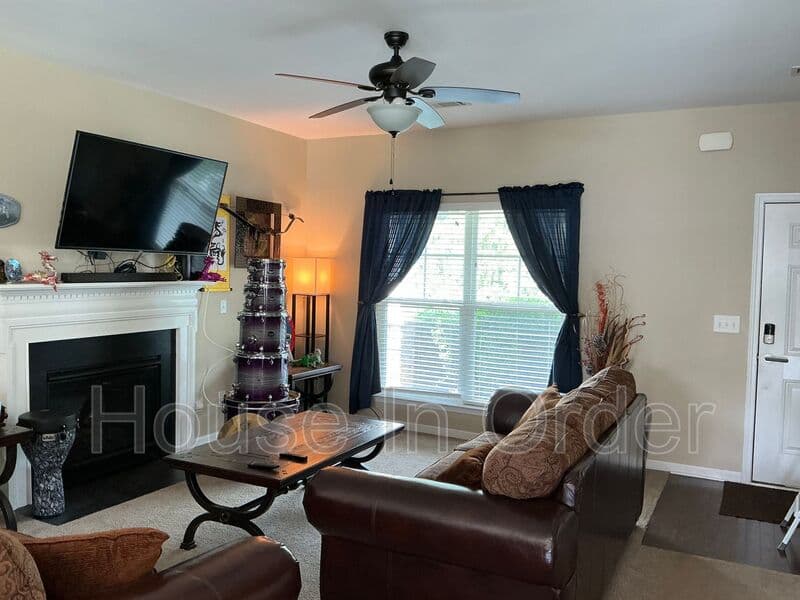 Moore House: 363 Faulkner Dr.