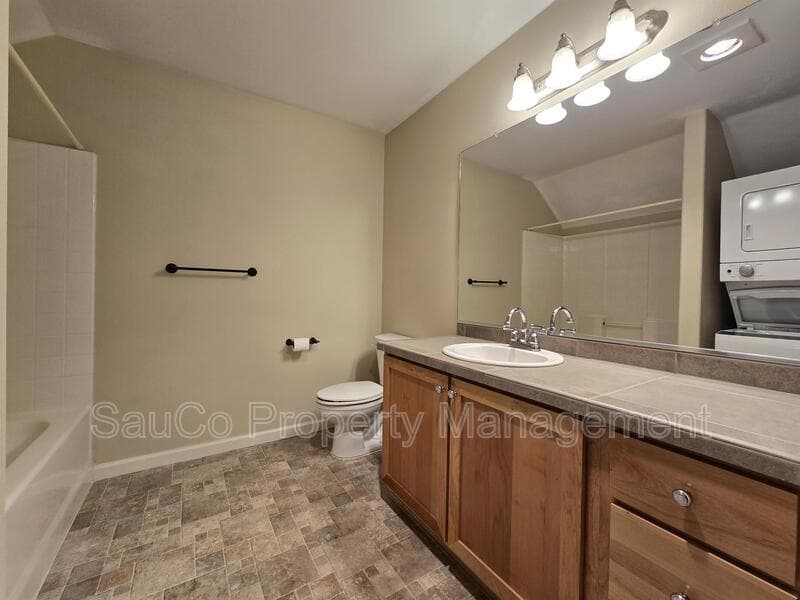 Hillsboro Condo: 10651 Northeast Red Wing Way #102