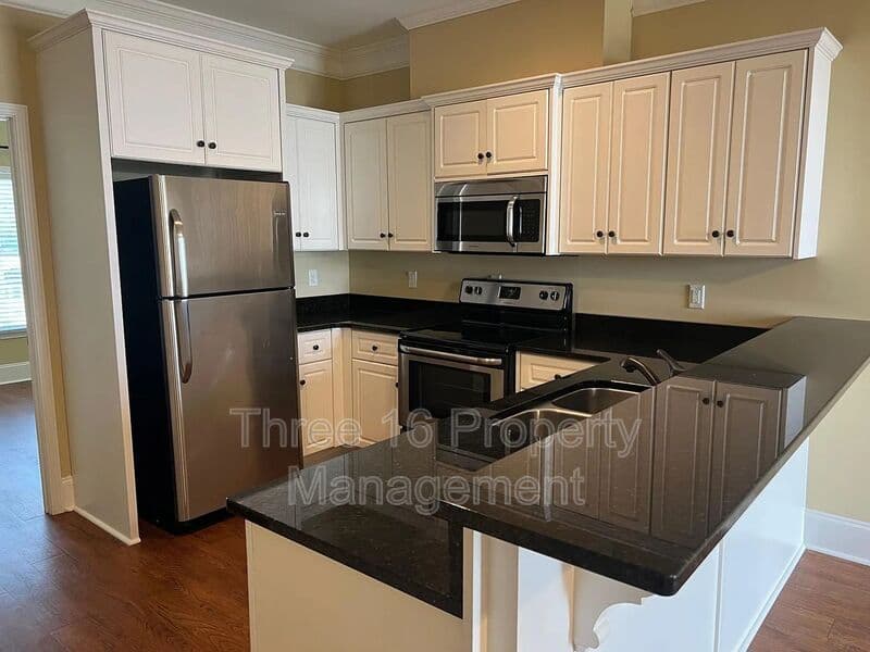 Augusta Townhome: 1555 Craig St