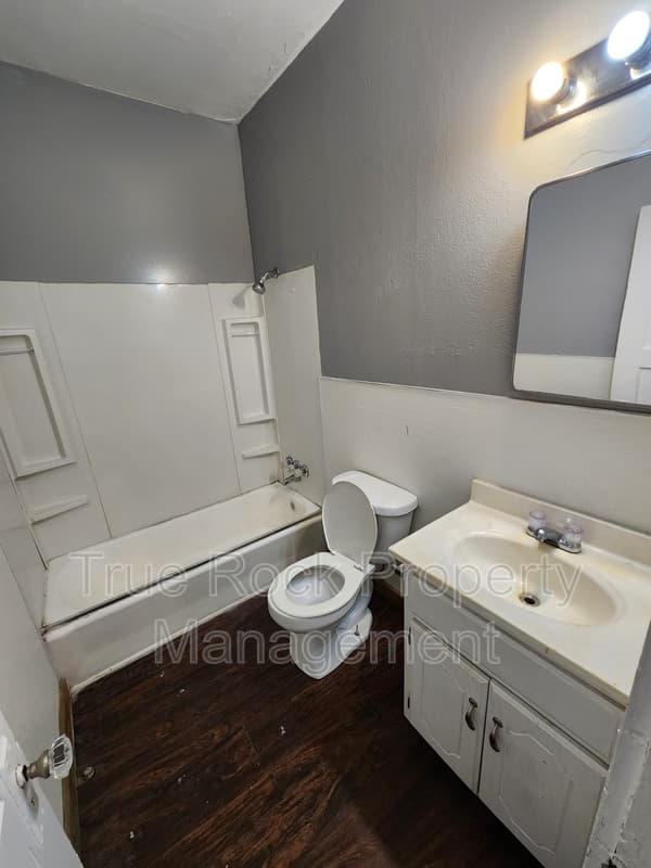 Ada House: 227 North Hope Avenue