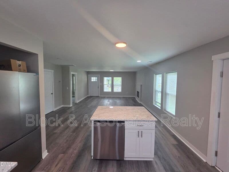 Wake Forest House: 523 E Nelson Ave
