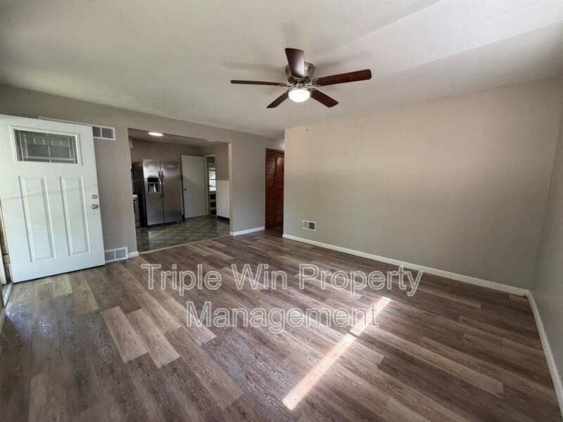 Florissant House: 1670 Florissant Park Dr.