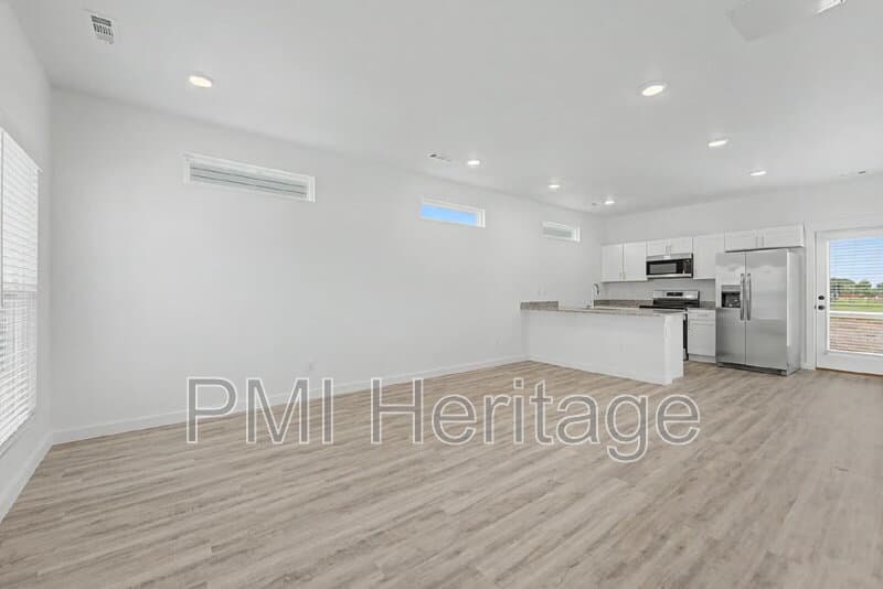 Centerton House: 550 Discovery Ave