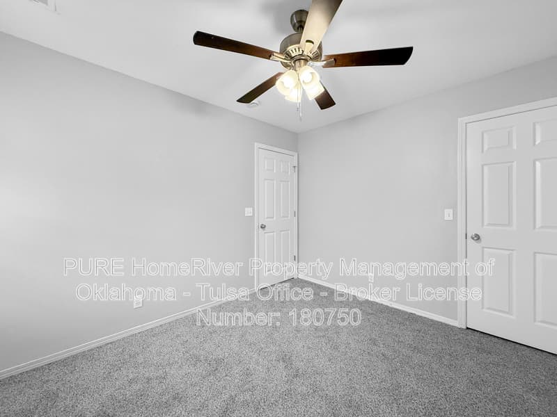 Collinsville House: 10736 E 120th St N