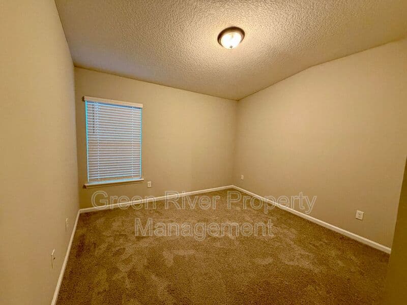 Orange Park House: 450 Clinton Drive
