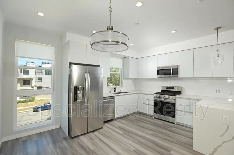 Los Angeles Townhome: 1406 Eagle Vista Drive