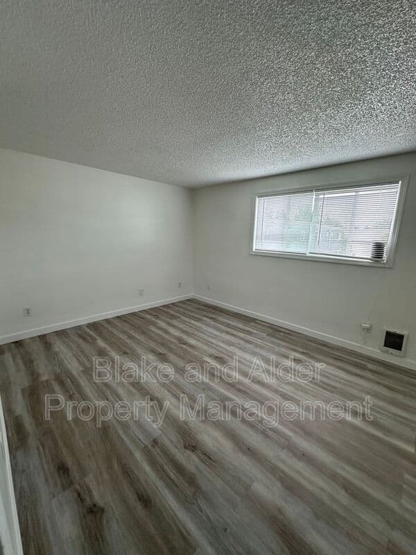 Portland House: 15847 SE Stark Street