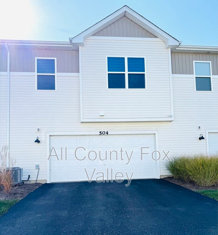 South Elgin Townhome: 504 Comstock Road