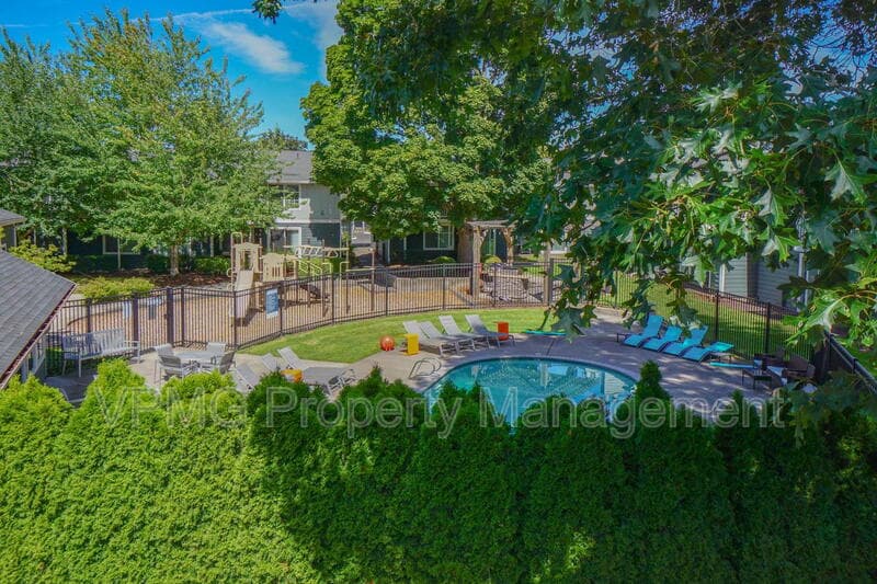 Vancouver Condo: 605 SE 121st Ave