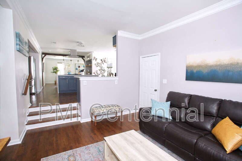 Johns Creek House: 220 Preston Oaks Dr