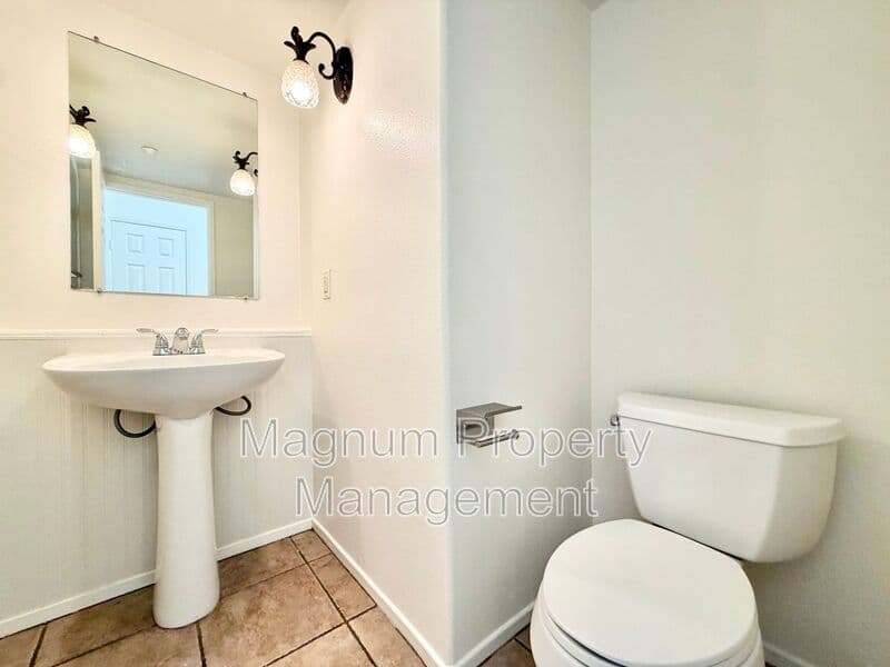 Riverside House: 11324 Riverleaf Dr