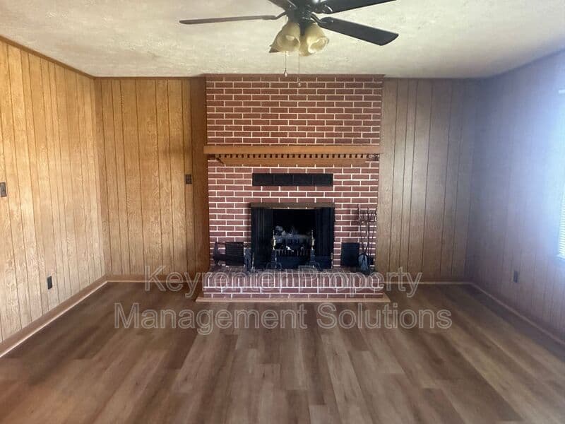 Staunton House: 55 Sunset Blvd