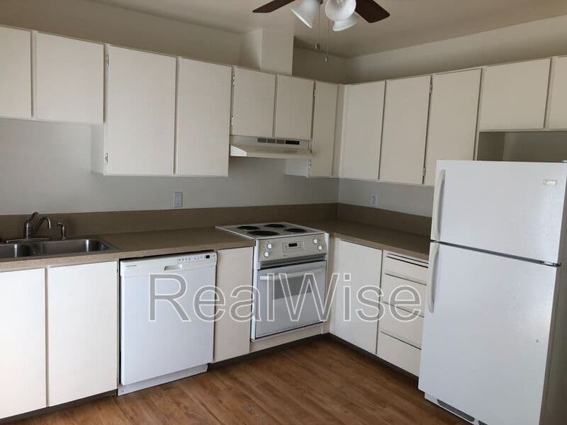 Portland Condo: 13435 SE Stark St