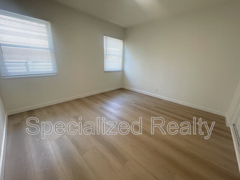 Glendale Condo: 500 Hill Drive