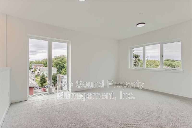Portland Condo: 2135 SE 12th Ave