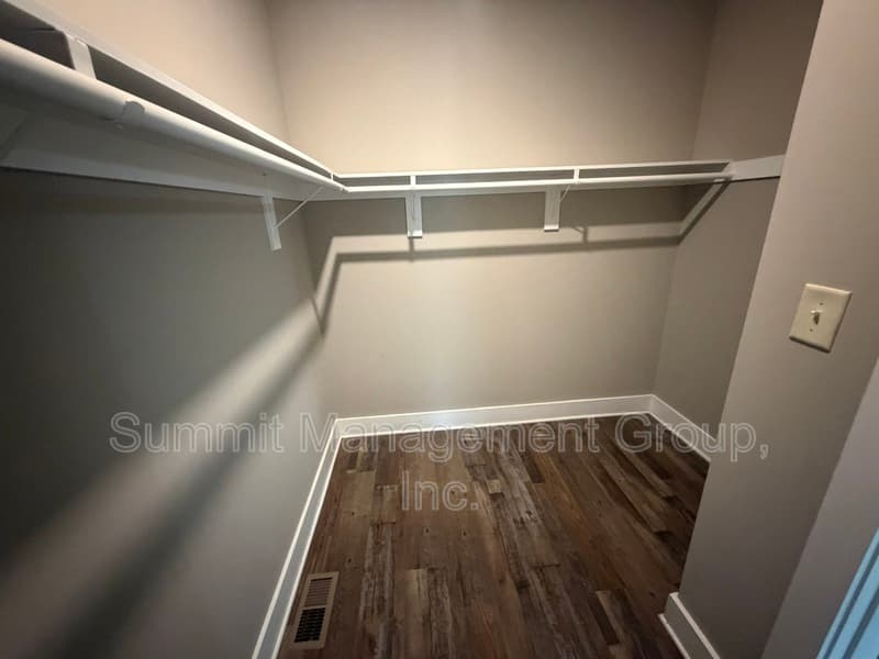 Jackson Condo: 860 S Harkness Street, Unit D