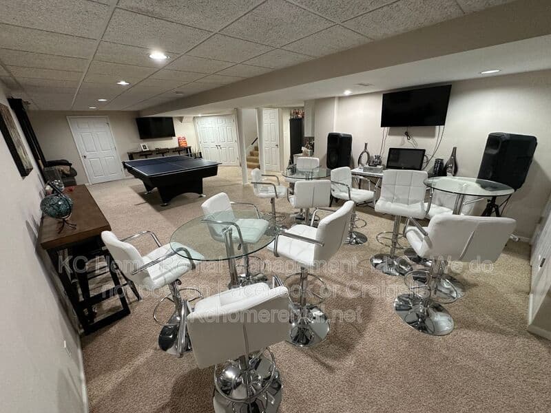 Overland Park House: 11429 W 142nd Ter