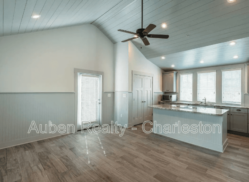 Charleston Condo: 321 Ashley Avenue