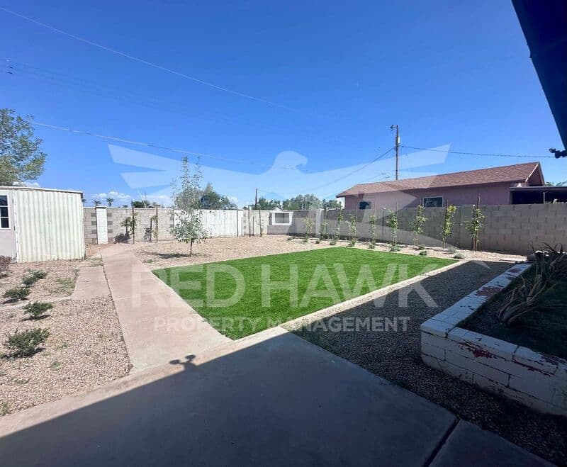 Chandler House: 281 S California St
