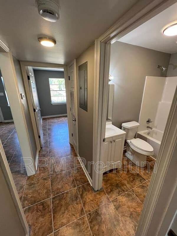 Baker Condo: 5057 Baker Blvd