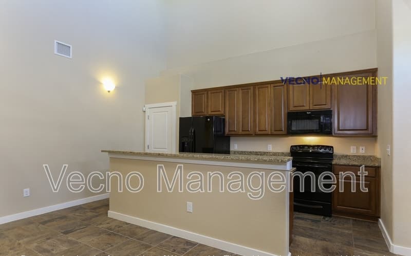 Pleasanton House: 215 Circle Court