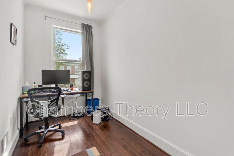 Washington House: 3532 Warder St NW