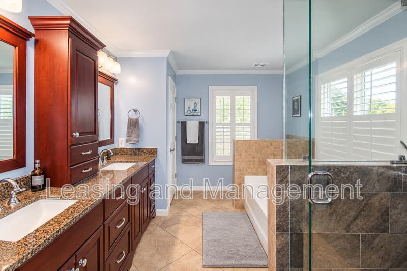 Charleston House: 1877 Bairds Cove