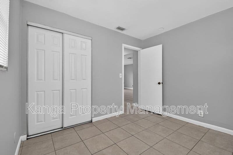 Riviera Beach House: 1037 W 28Th St