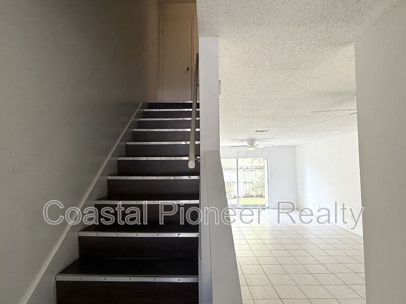 Tampa Townhome: 7573 Abonado R