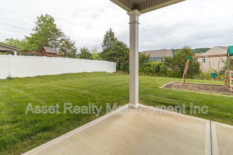 Knoxville House: 7832 Beeler Farms Ln