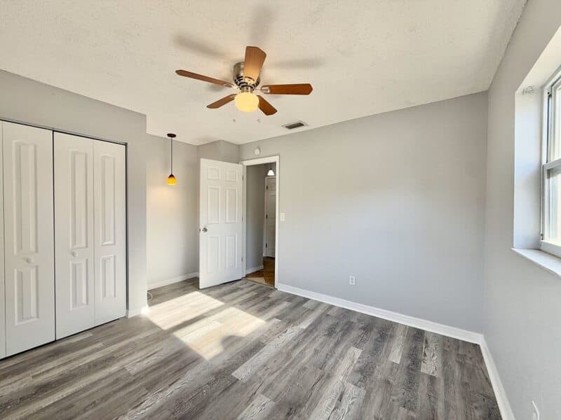 St. Petersburg House: 6943 Buhrley Terrace North