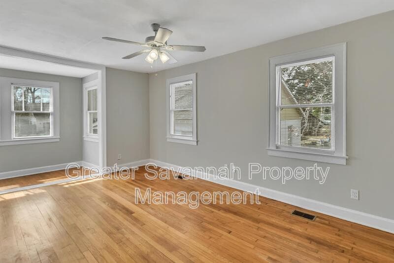 Savannah House: 916 East 35th Street