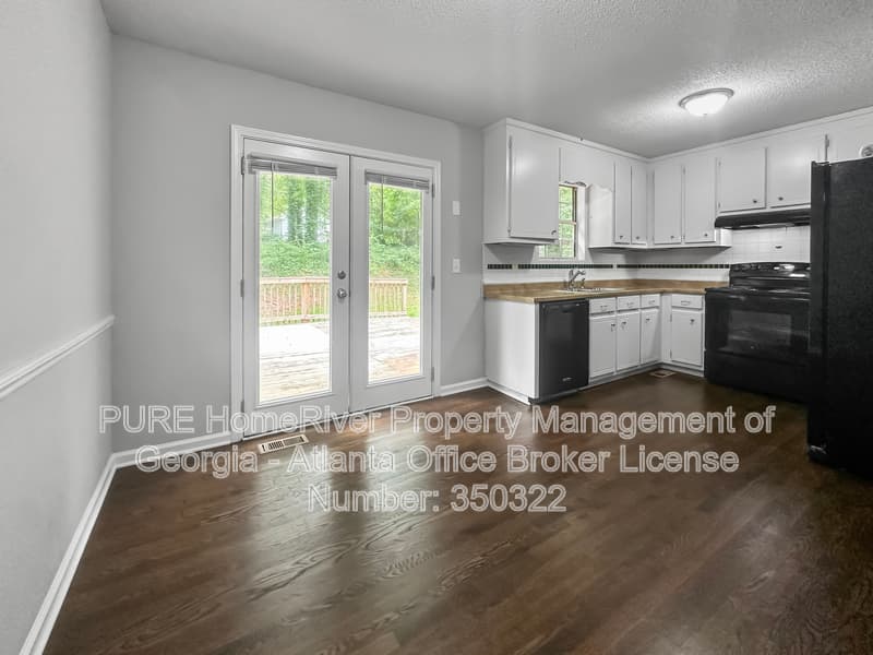 Acworth House: 555 Browning Cir