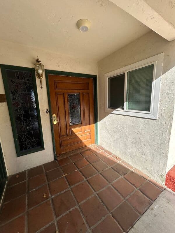 La Mesa House: 4040 Yale Ave