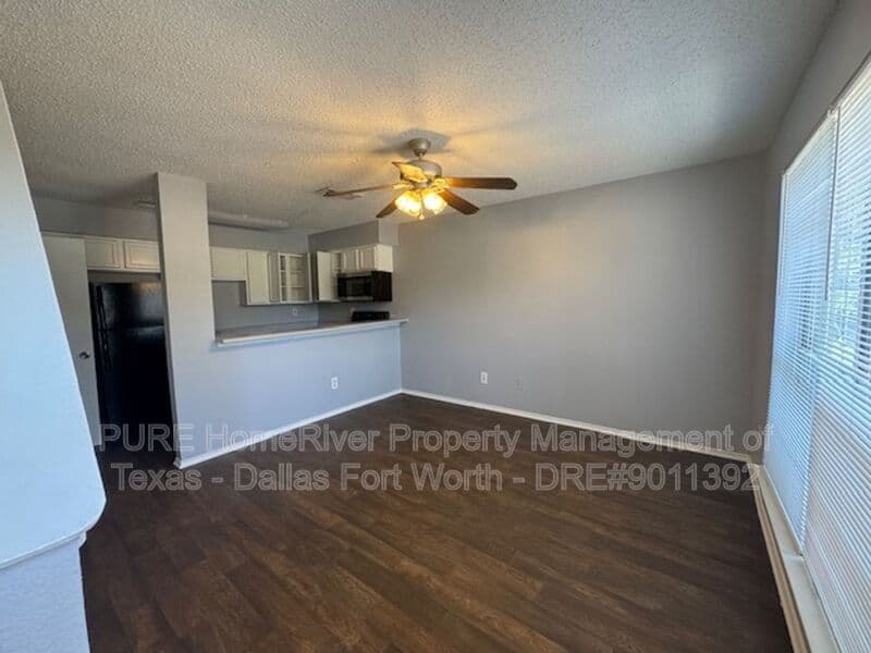 Irving Apartment: 4002-4004 W. Pioneer Dr