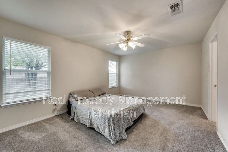 Blue Mound House: 10505 Braewood Dr