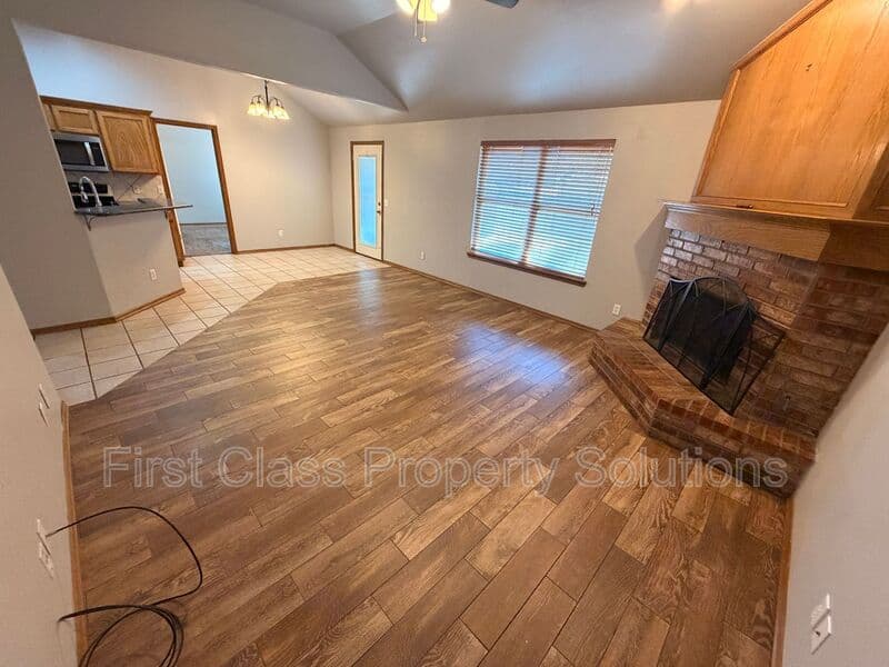 Yukon House: 12306 SW 13th St