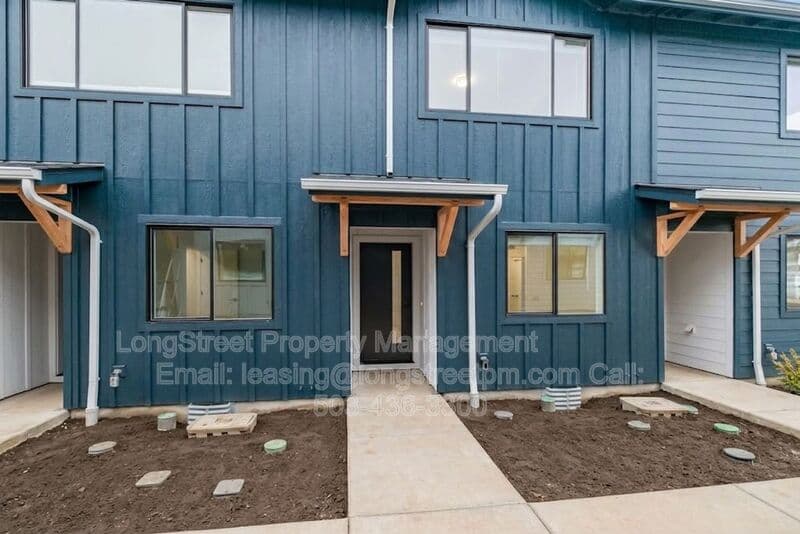 Philomath Townhome: 830 S 19th St
