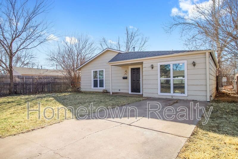 Edmond House: 208 W 5th Street