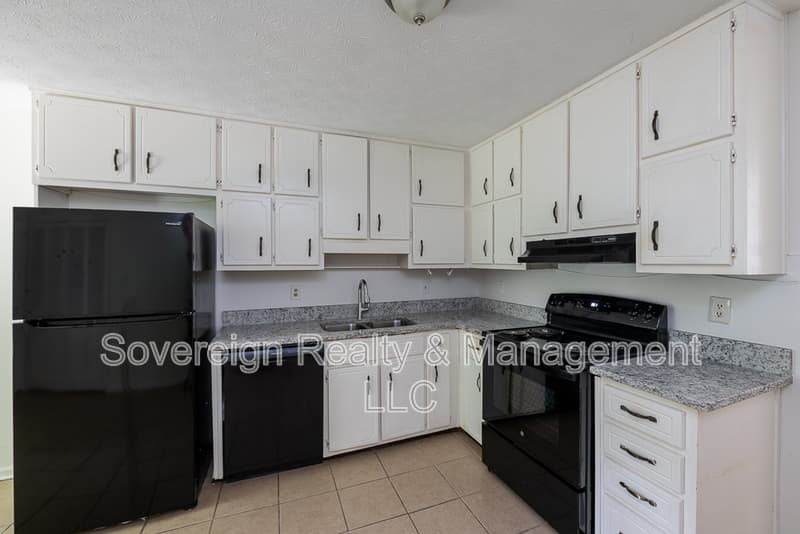 Jonesboro House: 8165 Magnolia Dr