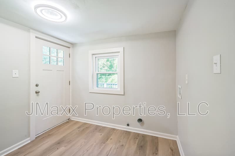 Atlanta House: 1838 Moore St NW