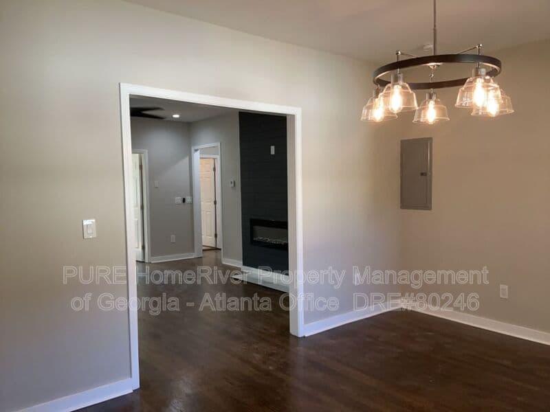 East Pt House: 2172 Ben Hill Rd